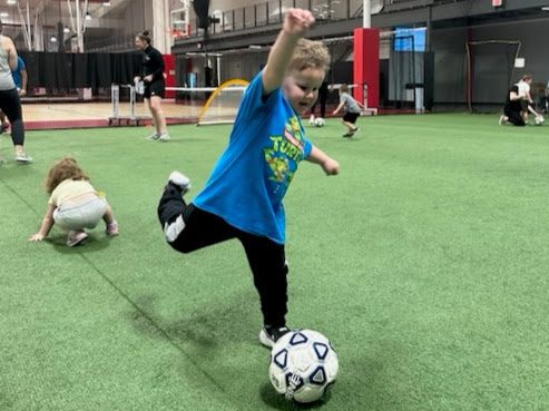photo for jump start sports camp - kid 4 to 6 years old playing soccer